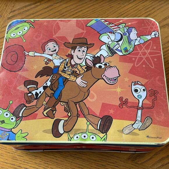 Toy Story 4 Tin Lunch Box Disney Pixar, Woody, Buzz, Jessie, Forky Bullseye - Picture 3 of 5